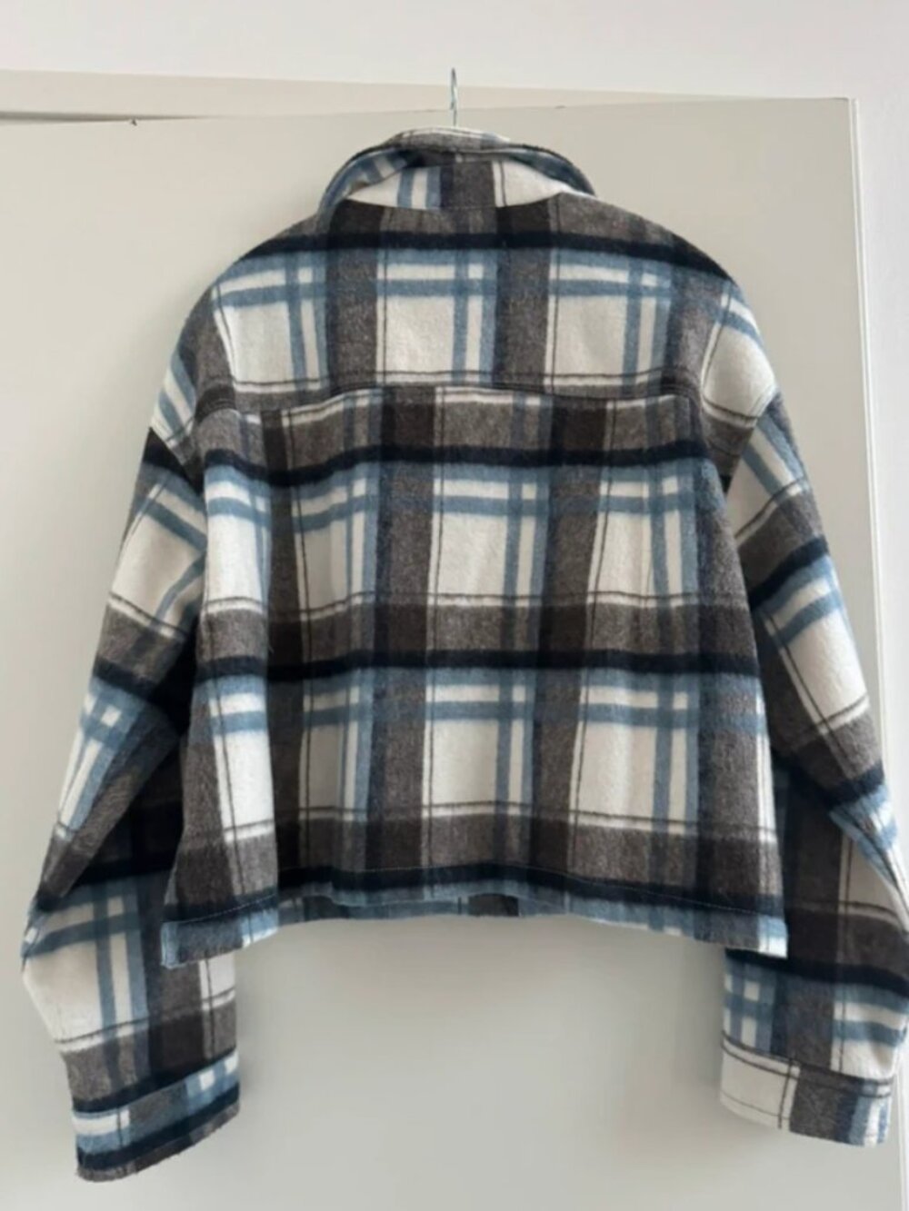 Zara Cropped Plaid Shacket Blue/Gray/Cream Size L - Picture 2 of 4